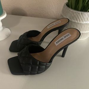 Steve Madden quilted sandal.. open toe mule